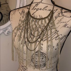 💸 3/ $25 Statement necklace
